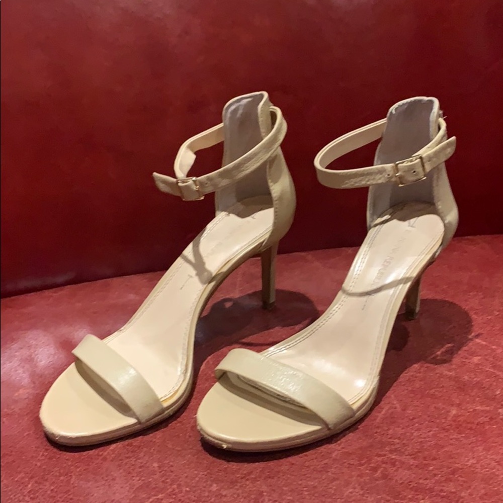 Ankle strap beige shoe, Banana republic